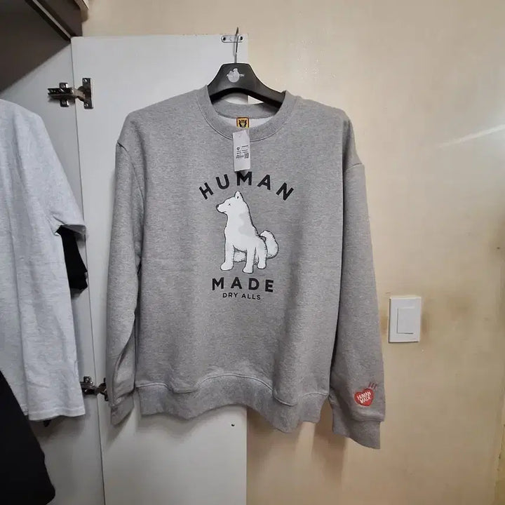 [SOLD OUT] 휴먼메이드 강아지 자수 맨투맨 그레이 무료배송