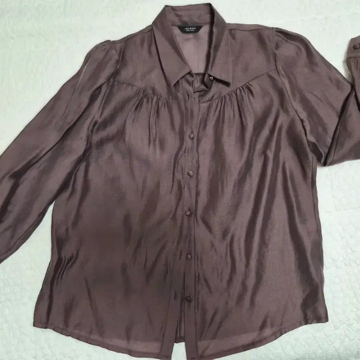 [SOLD OUT] (새상품)앤드모어 브라운 실크 블라우스