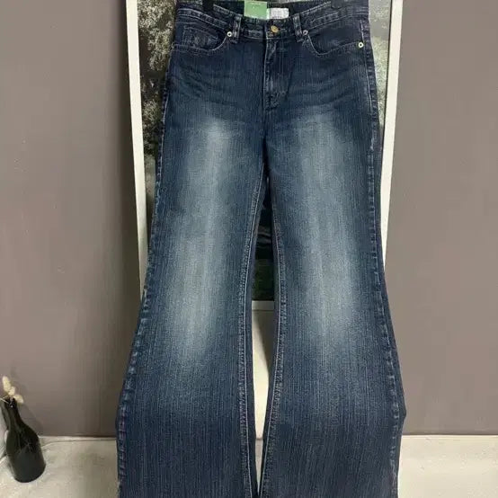 [BUNJANG] OOTJ Standard Low Bootcut Jeans / OOTJ 비츠앤밥스 스탠다드 로우 부츠컷 팬츠
