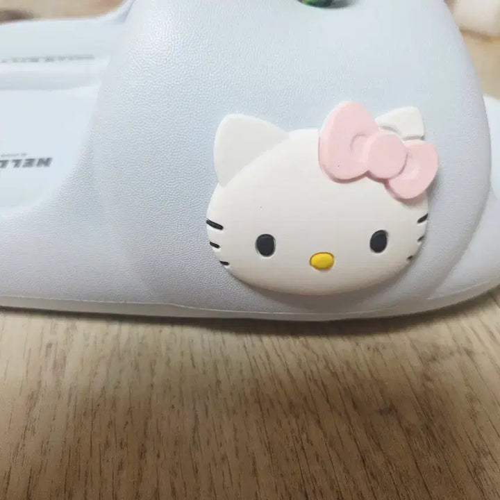 [BUNJANG] 키티 사과 슬리퍼 / 키티 사과 슬리퍼