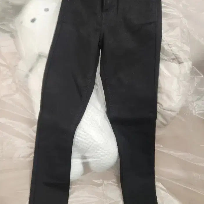 [BUNJANG] Guess 블랙 스키니진 데님 팬츠 / Guess 블랙 스키니진 데님 팬츠