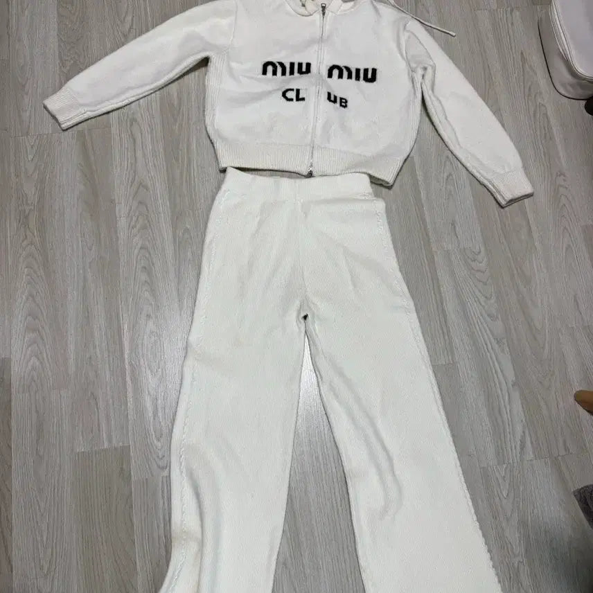 [BUNJANG] Miu Style White Knit Training Set / 미우스타일 클럽 화이트 니트 트레이닝복세트