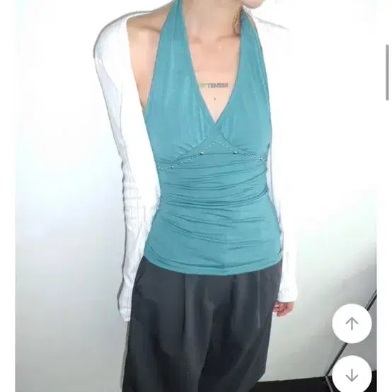 [BUNJANG] The Eiffel Studded Halter Top / 더에펠 스터드 홀터나시