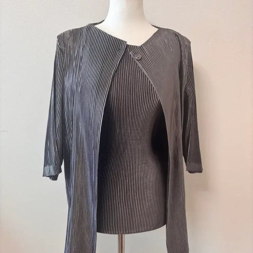 [BUNJANG] Pleats Gray Silver Jacket Set / 플리츠 그레이 은갈치 자켓 세트