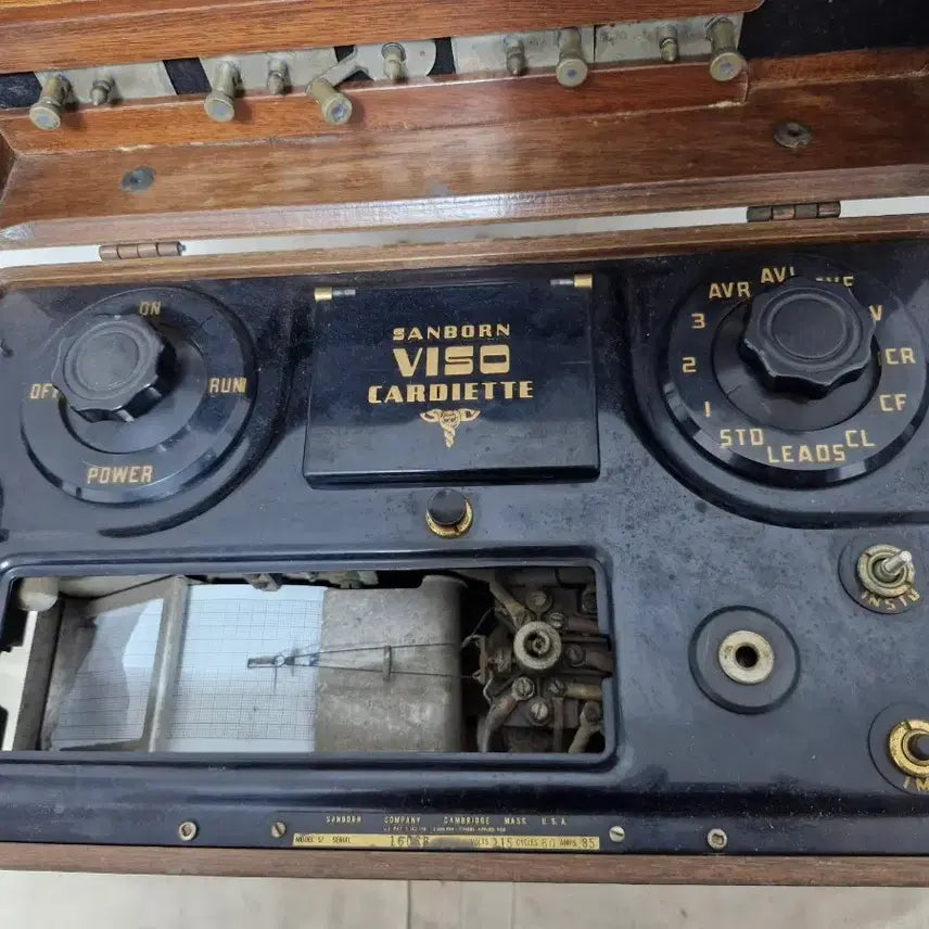 [BUNJANG] 1960s Vacuum Tube ECG Machine / 1960년대 진공관  병원 심전도 측정기 입니다  박물관 전시용