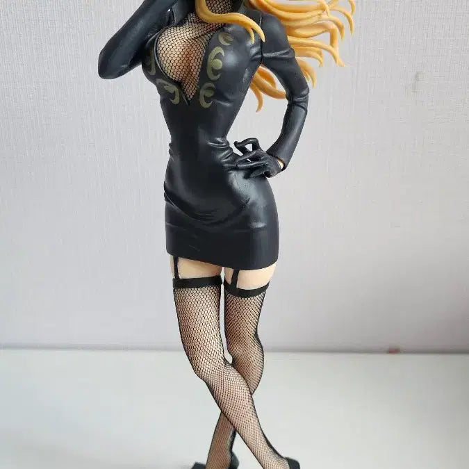 [SOLD OUT] 원피스 GLITTER &amp; GLAMOURS 칼리파 피규어 블랙컬러 금고양이