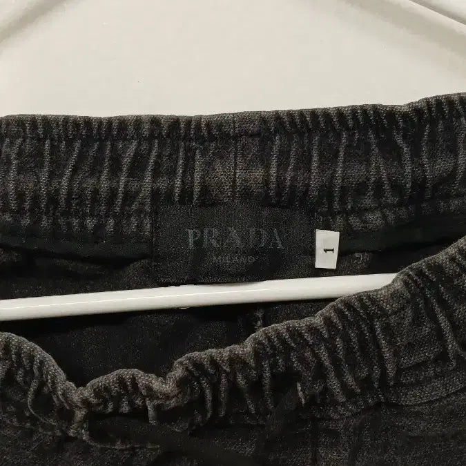 [SOLD OUT] 프라다 블랙 카고 반바지