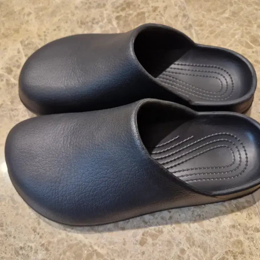 [BUNJANG] Black Waterproof Clog Slippers 290 New / 검정색 방수 클로그 슬리퍼 290 새상품