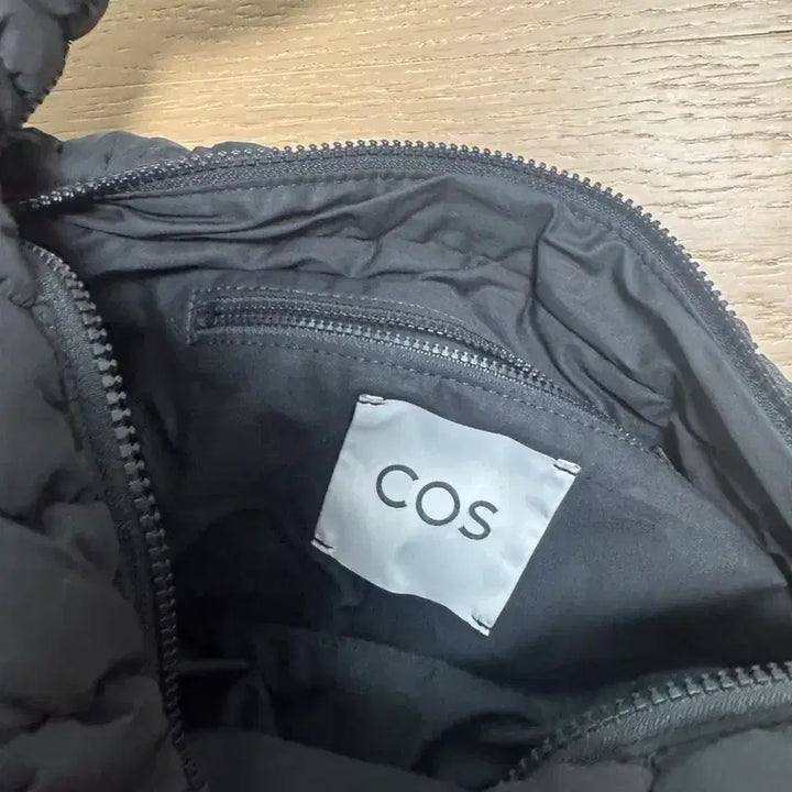 [BUNJANG] COS 코스 퀼팅 오버사이즈 숄더백 블랙 / COS 코스 퀼팅 오버사이즈 숄더백 블랙