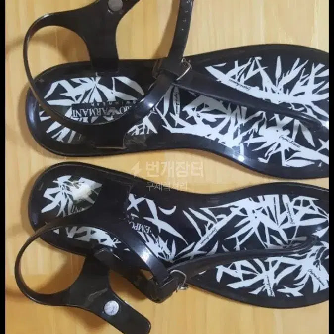 [BUNJANG] Emporio Armani Black Sandals / 엠포리오 아르마니 블랙 샌들
