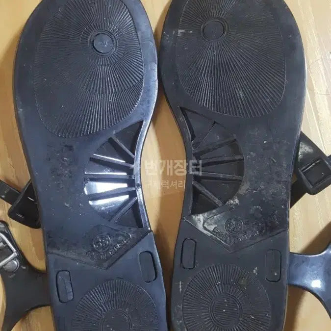[BUNJANG] Emporio Armani Black Sandals / 엠포리오 아르마니 블랙 샌들