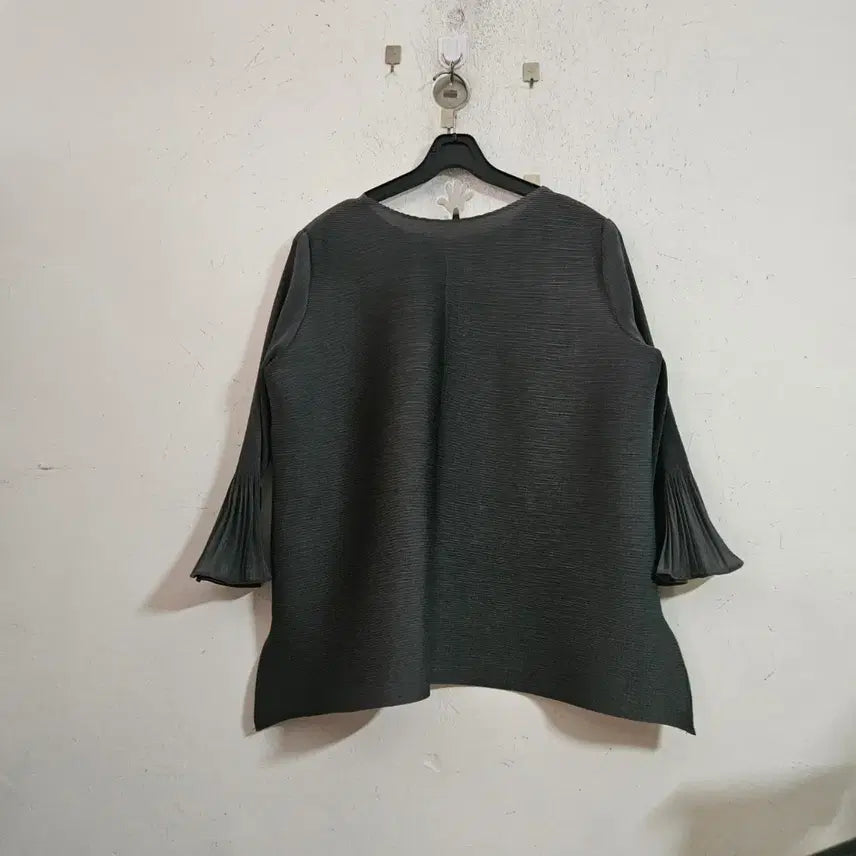 [BUNJANG] Wrinkle 3/4 Sleeve Blouse / 주름 7부 소매 블라우스