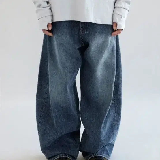 [BUNJANG] Haechiroom Curved Jeans Washed Blue / 해칭룸 커브드 진 워시드 블루