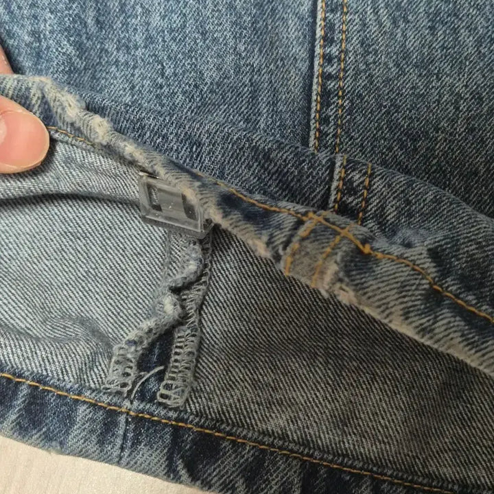 [BUNJANG] Haechiroom Curved Jeans Washed Blue / 해칭룸 커브드 진 워시드 블루