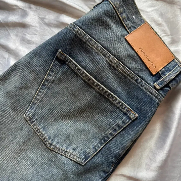 [BUNJANG] Sunflower Wide Twist Denim 32 / 선플라워 와이드 트위스트 데님 32