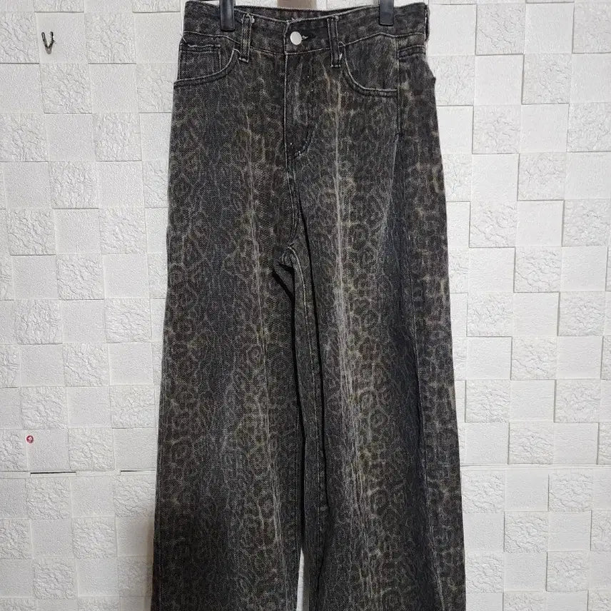 [SOLD OUT] 레오파드 와이드 데님 팬츠