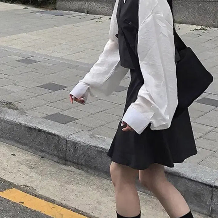 [SOLD OUT] (3개 합친 가격) 애니원모어 베스트 + 플리츠 스커트 + 셔츠