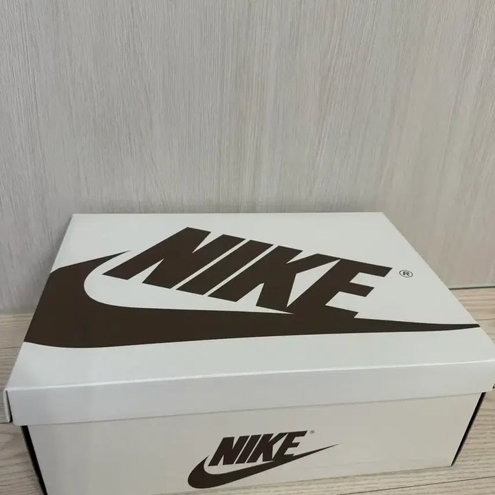 [SOLD OUT] 나이키 조던1 트래비스 스캇 로우 벨벳 브라운 270