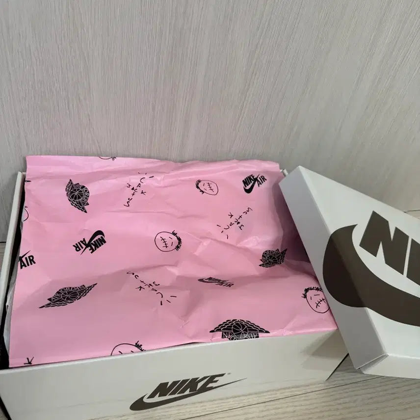 [SOLD OUT] 나이키 조던1 트래비스 스캇 로우 벨벳 브라운 270