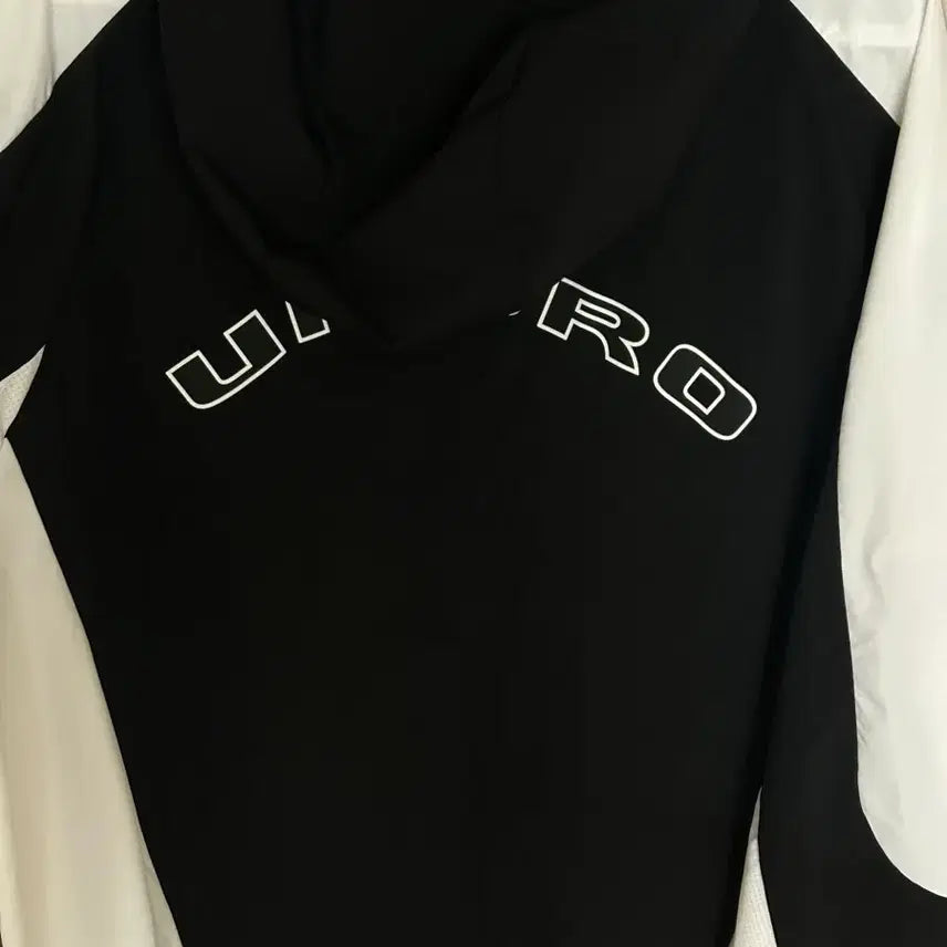 [SOLD OUT] 엄브로 블랙/화이트 바람막이
