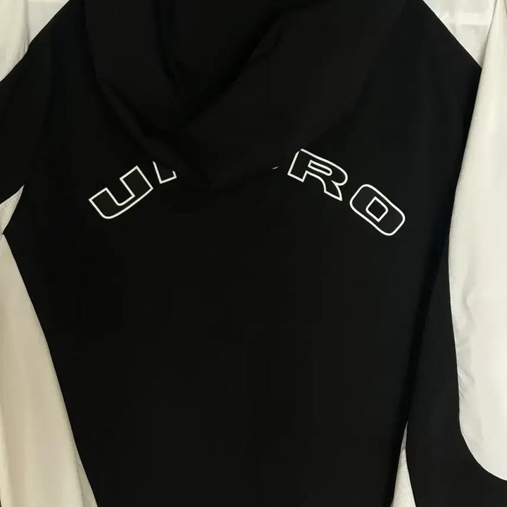 [SOLD OUT] 엄브로 블랙/화이트 바람막이