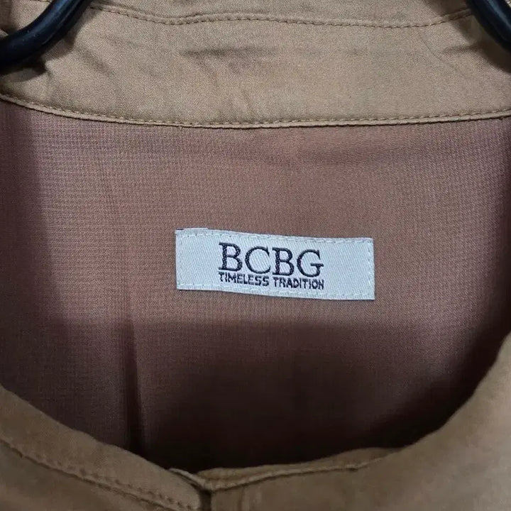 [BUNJANG] BCBG 베이지 셔츠형 플레어 원피스.260424 / BCBG 베이지 셔츠형 플레어 원피스.260424