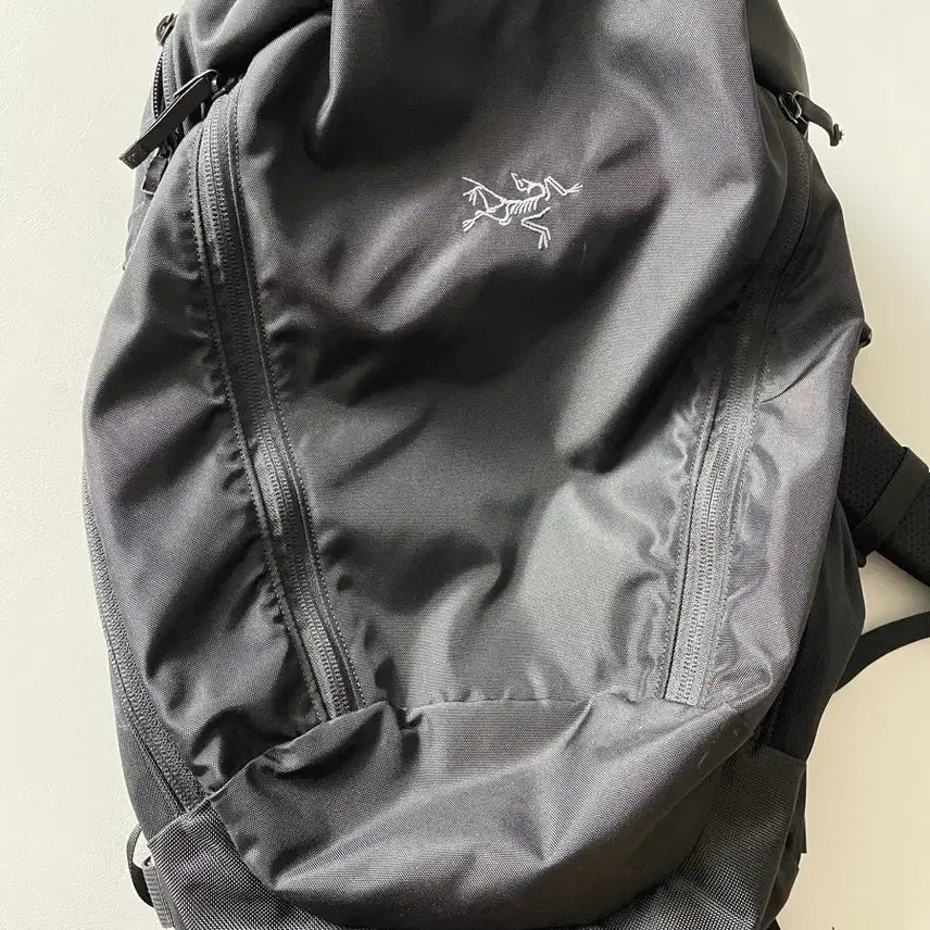 [SOLD OUT] 아크테릭스 맨티스 26 블랙 구형로고