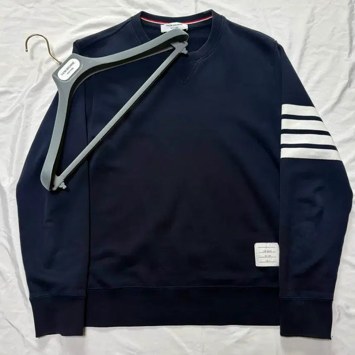 [BUNJANG] Thom Browne 4-Bar Armband Sweatshirt / 톰브라운 4선 완장 맨투맨