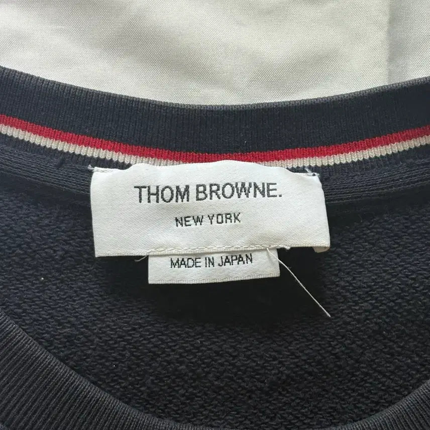 [BUNJANG] Thom Browne 4-Bar Armband Sweatshirt / 톰브라운 4선 완장 맨투맨