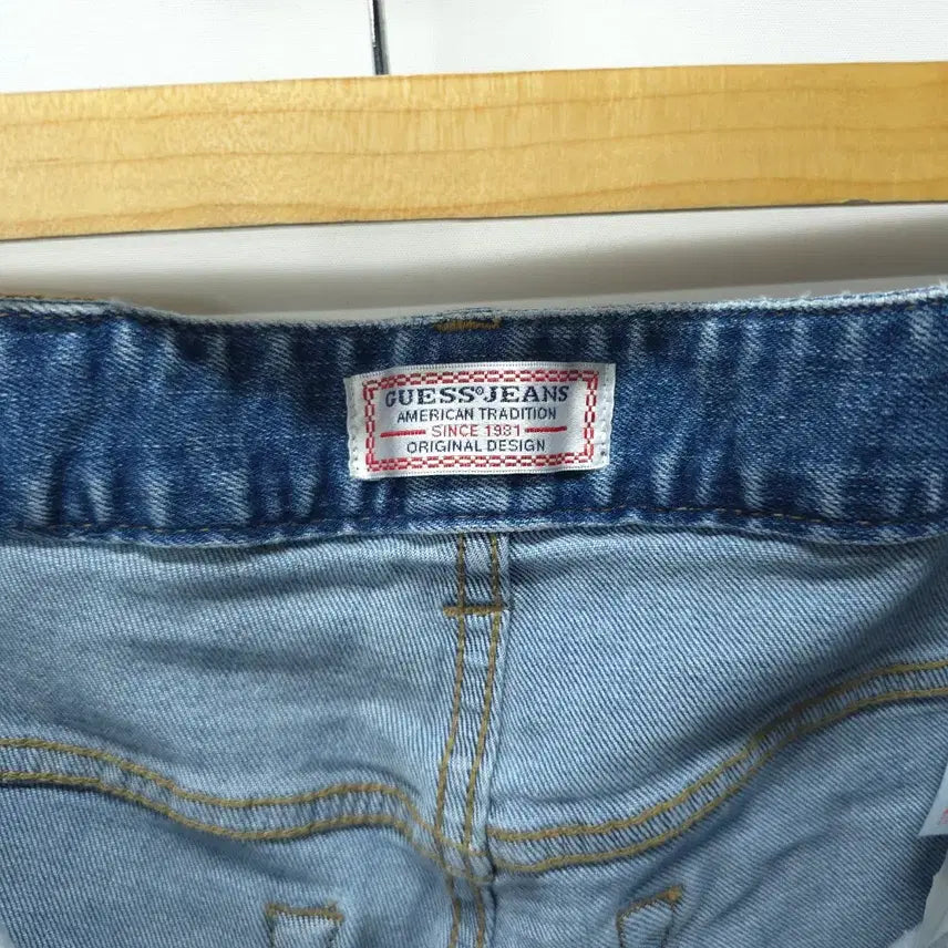 [BUNJANG] Guess Classic Back Logo Patch Denim Pants (29) / 게스 남여공용 클래식 백로고 와펜 중청 데님 팬츠(29)