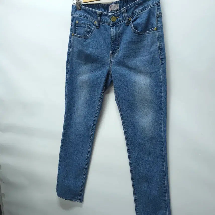 [BUNJANG] Guess Classic Back Logo Patch Denim Pants (29) / 게스 남여공용 클래식 백로고 와펜 중청 데님 팬츠(29)