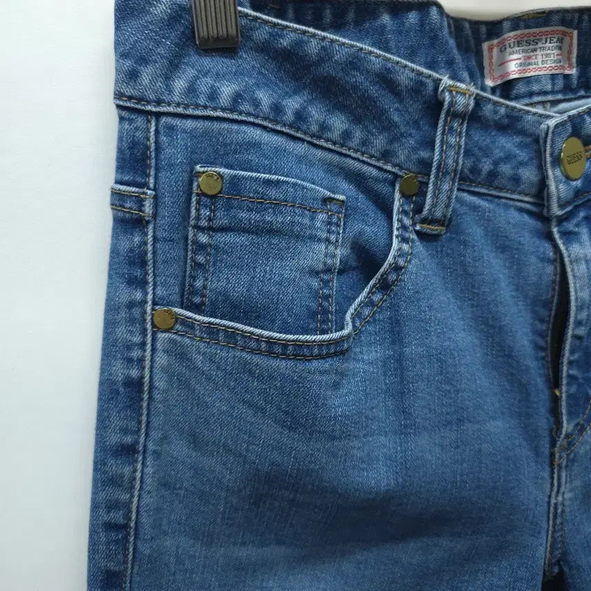 [BUNJANG] Guess Classic Back Logo Patch Denim Pants (29) / 게스 남여공용 클래식 백로고 와펜 중청 데님 팬츠(29)
