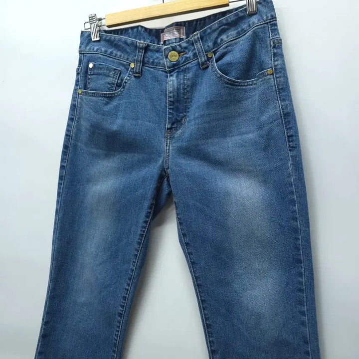 [BUNJANG] Guess Classic Back Logo Patch Denim Pants (29) / 게스 남여공용 클래식 백로고 와펜 중청 데님 팬츠(29)