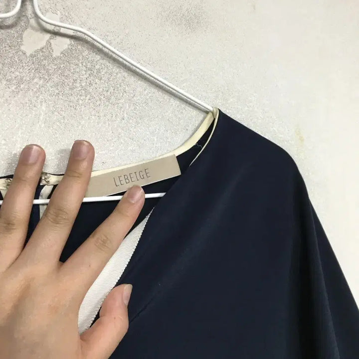 [BUNJANG] Lebeige Loose Fit String Blouse / 르베이지 루즈핏 스트링 블라우스