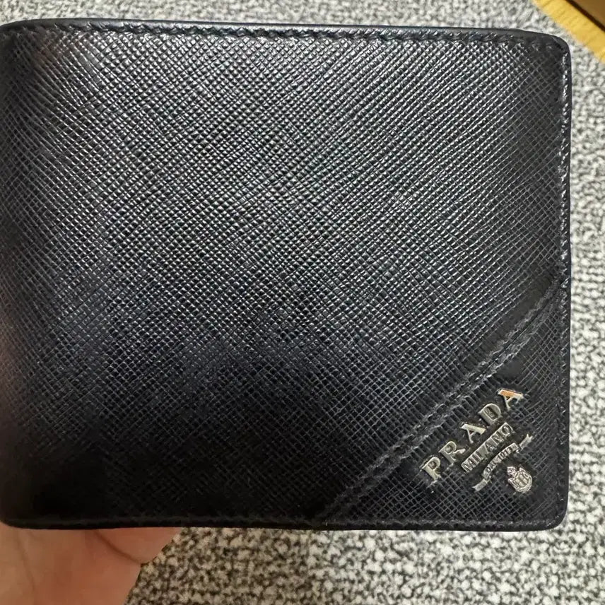 [SOLD OUT] 프라다 사피아노 반지갑(블랙)