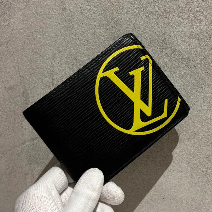 [BUNJANG] Louis Vuitton Circle Logo Wallet / { OS } 루이비통 서클로고 반지갑