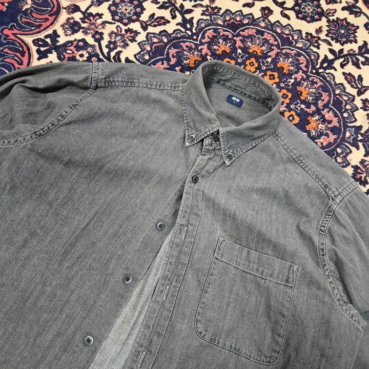[BUNJANG] Uniqlo Button-Down Black Denim Shirt - Size L / 유니클로 버튼다운 흑청 데님 셔츠 L size