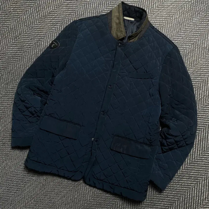 [SOLD OUT] EVISU 에비수 미니멀 뱃지 로고 다이아몬드 퀼팅 자켓y 5392