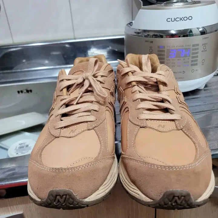 [SOLD OUT] 뉴발란스 2002R 브라운 운동화 280