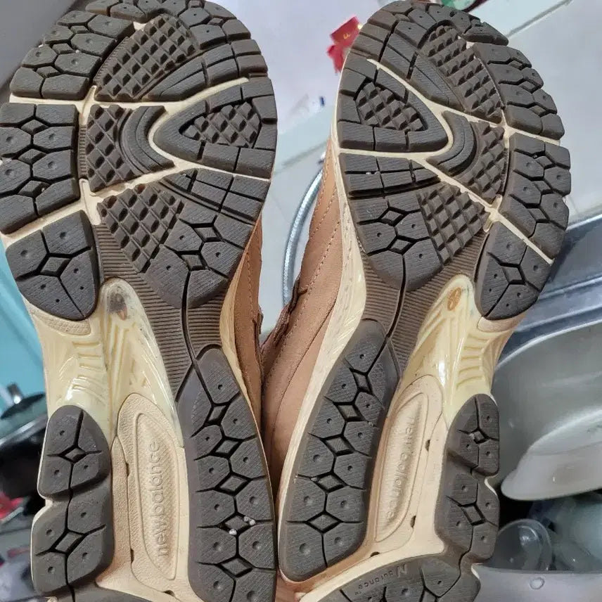 [SOLD OUT] 뉴발란스 2002R 브라운 운동화 280