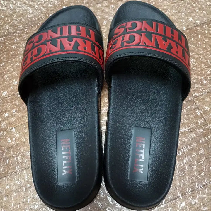 [BUNJANG] Spao Stranger Things Collection Slippers / 새상품)스파오 슬리퍼 기묘한이야기컬렉션 팝니다.
