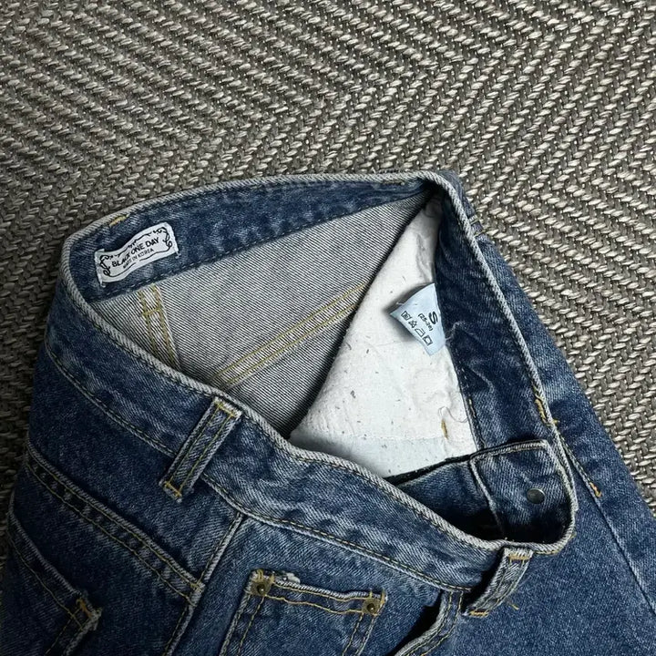 [BUNJANG] Vintage Washed Denim Midi Skirt / 빈티지 버튼 디테일 워싱 데님 절개 미디 스커트o 5394