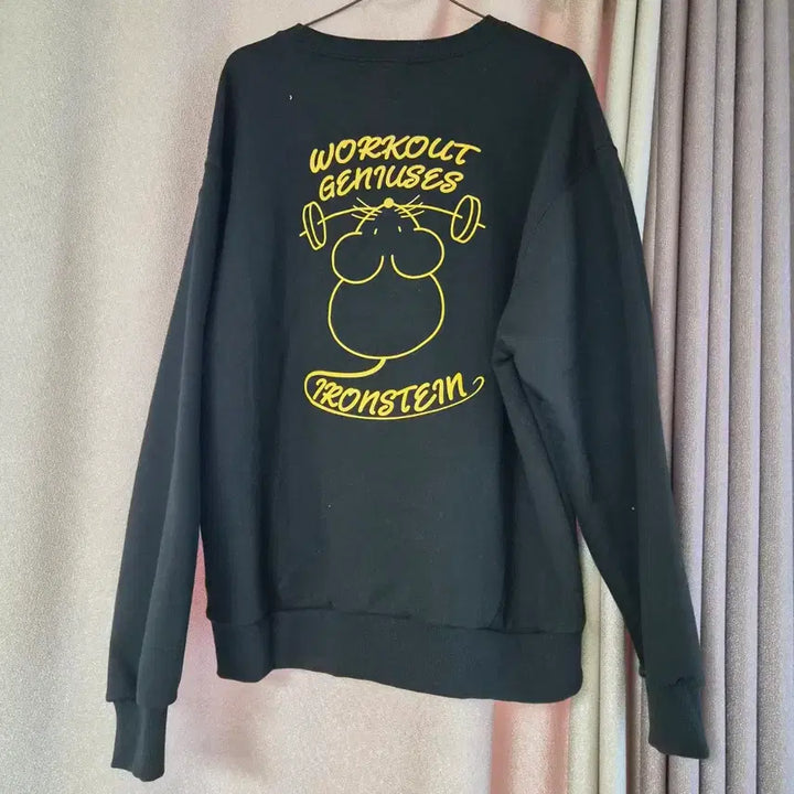 [BUNJANG] Ironstein L Black Embroidered Sweatshirt / 아이언스테인 맨투맨