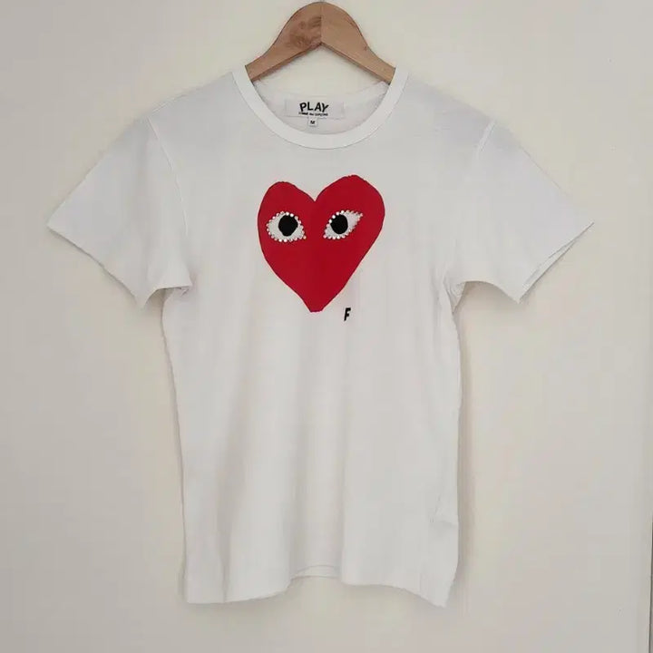 [SOLD OUT] 상태최상(매장판) 꼼데가르송 플레이 화이트 하트 로고 반팔티 M