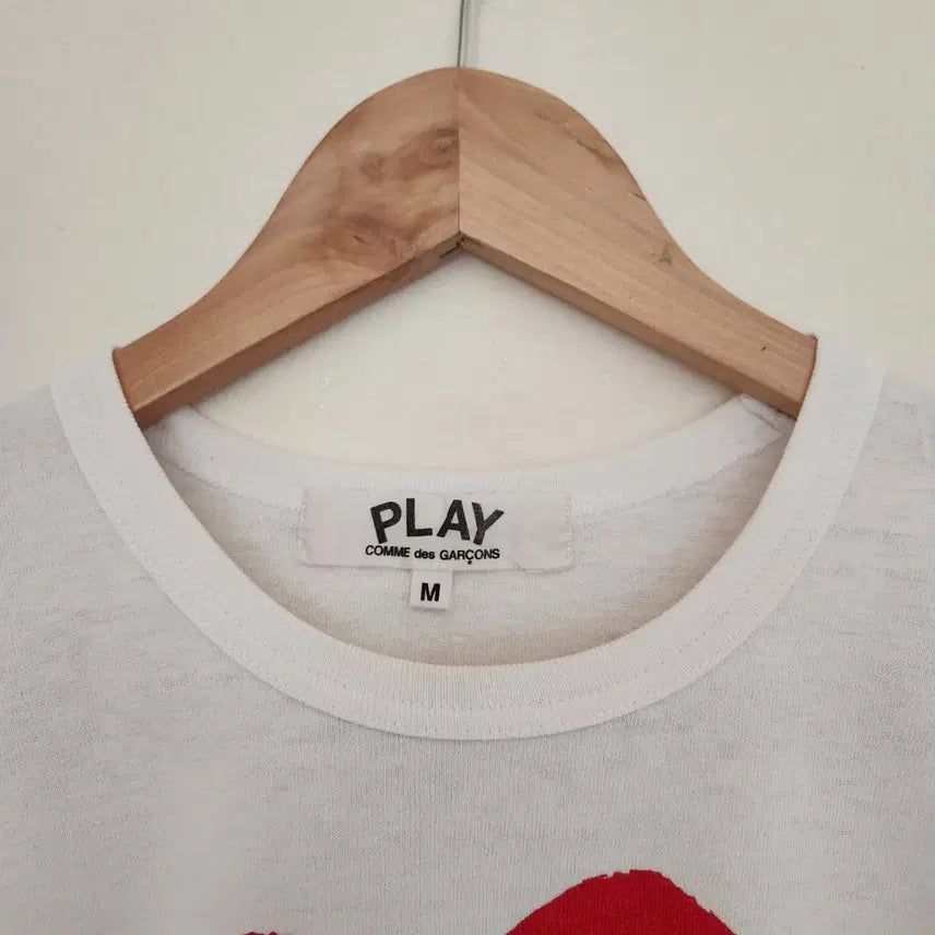 [SOLD OUT] 상태최상(매장판) 꼼데가르송 플레이 화이트 하트 로고 반팔티 M