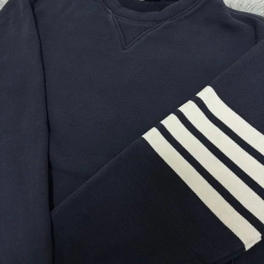 [BUNJANG] Thom Browne Navy Striped Armband Sweatshirt Size 4 / 톰브라운 사선 완장 맨투맨