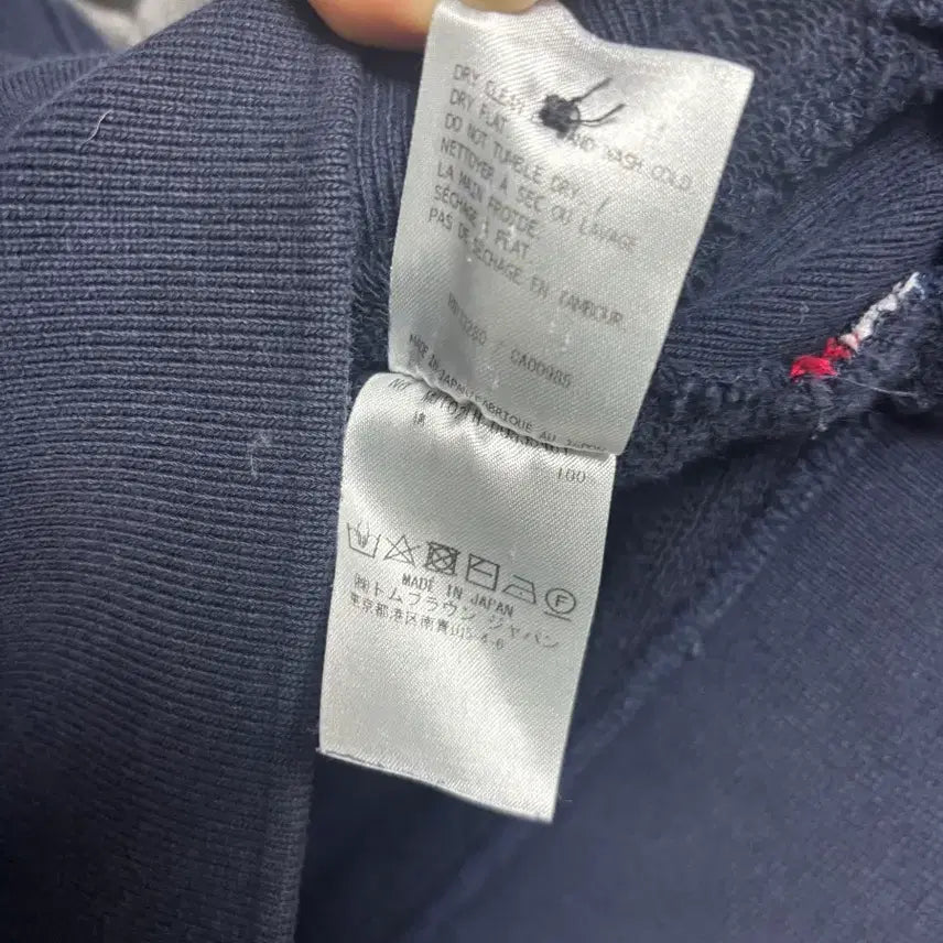 [SOLD OUT] 톰브라운 사선 완장 맨투맨