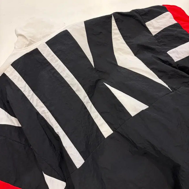 [SOLD OUT] [XL] 나이키 빅로고 블랙/레드/화이트 바람막이 자켓