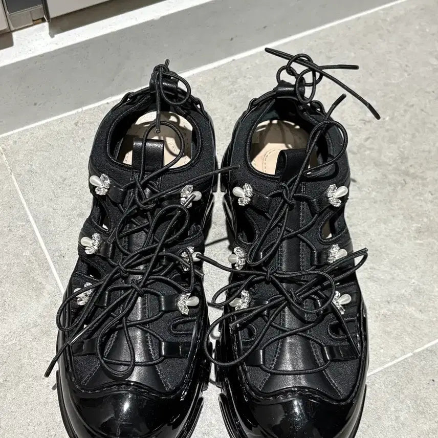 [SOLD OUT] 시몬로샤 비즈 스니커즈 240 (37사이즈)