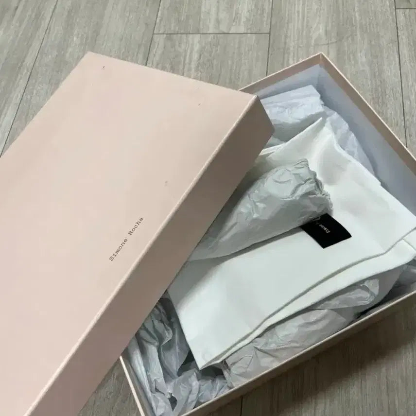 [SOLD OUT] 시몬로샤 비즈 스니커즈 240 (37사이즈)